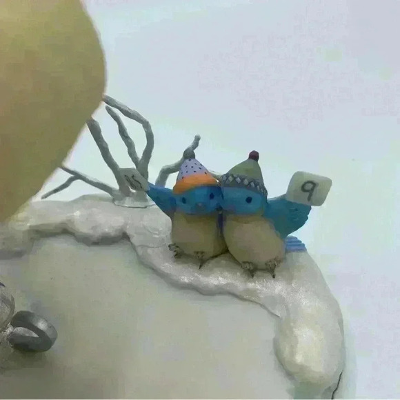 Lenox Collections Porcelain Bunny Figurine “SNOWFLAKE ON ICE” By Lynn Bywaters - Picture 6 of 7